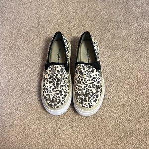 Tommy Bahama platform printed slip ons size 6 W